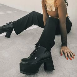 A3019L Black Brush-Off 7-Eye Nosebleed Boot Women