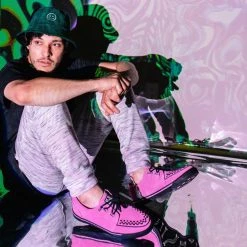 A3033 Pink Suede VLK Sneaker