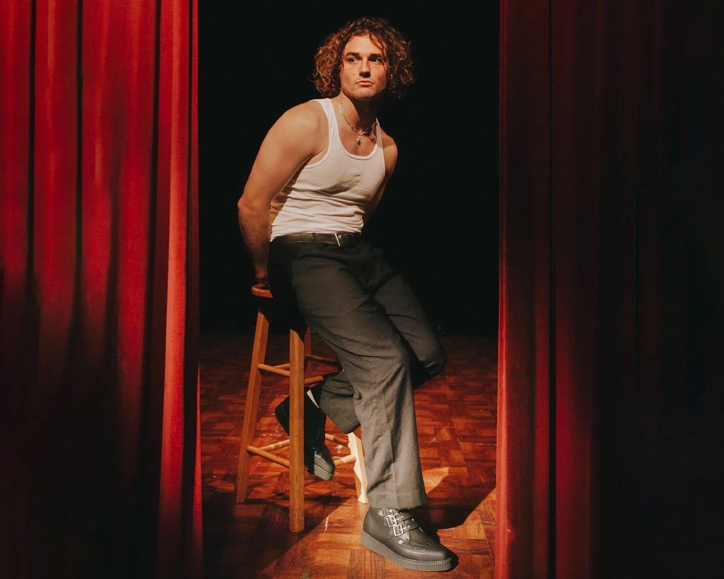 A9325 Women Black TUKskin™ 3-Buckle Pointed Creeper Boot