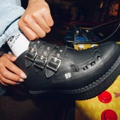 A9325 Women Black TUKskin™ 3-Buckle Pointed Creeper Boot