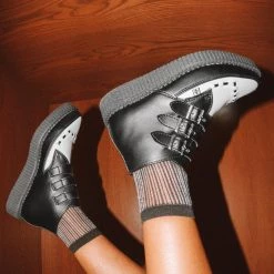 A9540 Women Black & White TUKskin™ 3-Buckle Pointed Creeper Boot