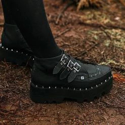 A9559 Women Black 3-Buckle Pointed Dino Lug Sole Boot