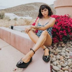 A9634L Women Black Hologram Pointed Ballet Creeper