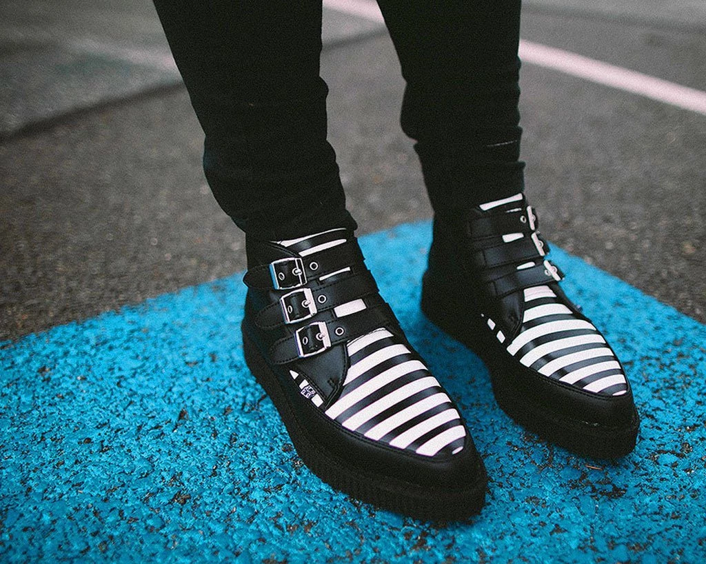 A9659 Women Black & White Stripe 3-Buckle Pointed Boot