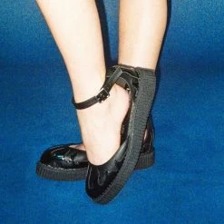 A9877L Women Black & Patent Flame Sandal