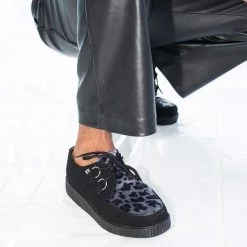 F9975 Women Black & Grey Leopard D-Ring Creeper