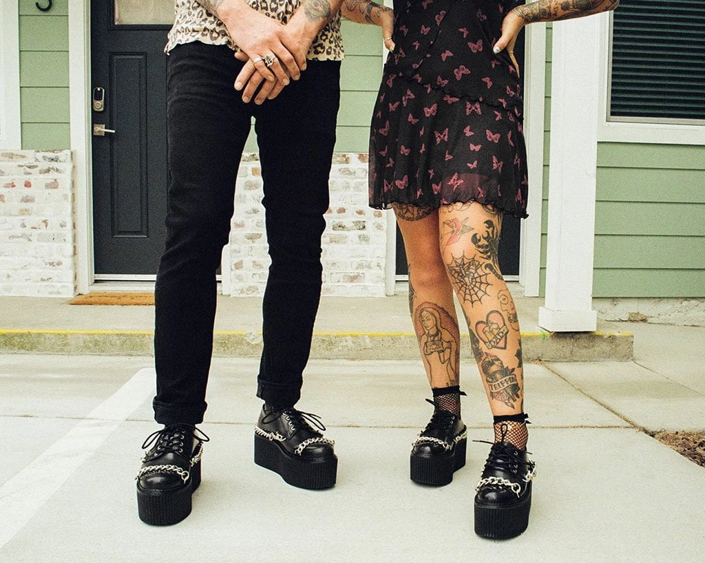 S9859 Black Brush Off Chained Stratocreeper