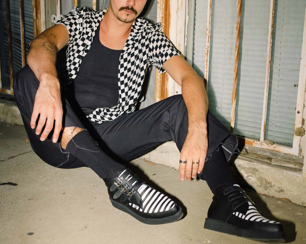 A9659 Women Black & White Stripe 3-Buckle Pointed Boot