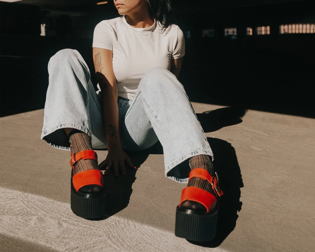 S9965L Women Red Brush-Off Strato Sandal