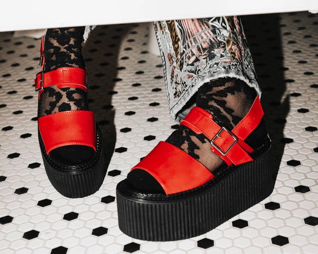 S9965L Women Red Brush-Off Strato Sandal