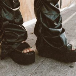 S9966L Black Brush-Off Strato Sandal Women