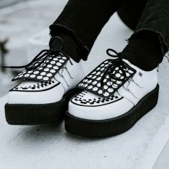 SA06 Disc Studded Shoe Apron