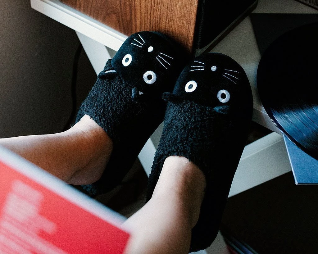 SL03 Black Fuzzy Kitty Slipper
