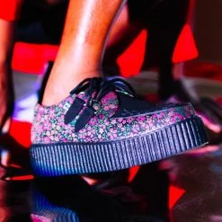 V3036 Women Black & Pink Floral D-Ring Viva Creeper