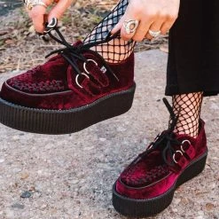 V8463 Women Burgundy Velvet Creepers
