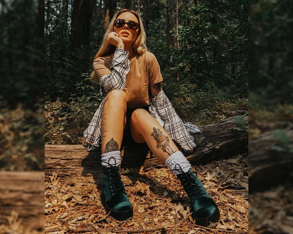 V9759L Women Green Velvet 7-Eye Viva Mondo Boot