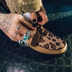 V9950 Women Tan Leopard Brush-Off Mondo Creeper